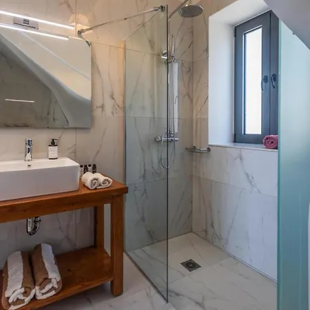 Majestic Stone Sea View Pool *